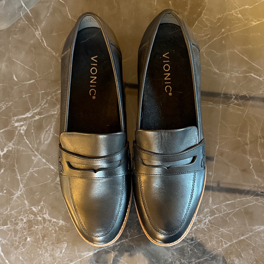 Vionic Black Leather Penny Loafers UNWORN 7